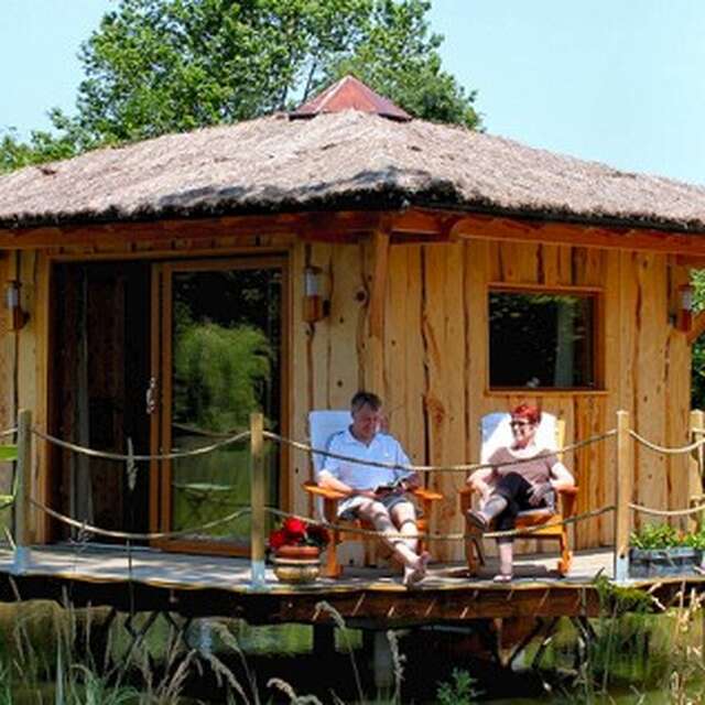 Gite : Domaine de la vergnolle cabane sur l'eau