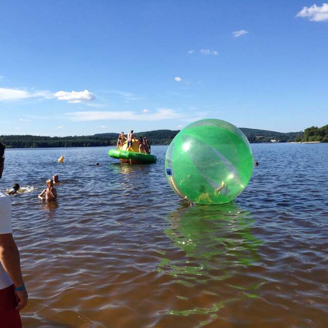 Aplouf : parc aqualudique et waterballs