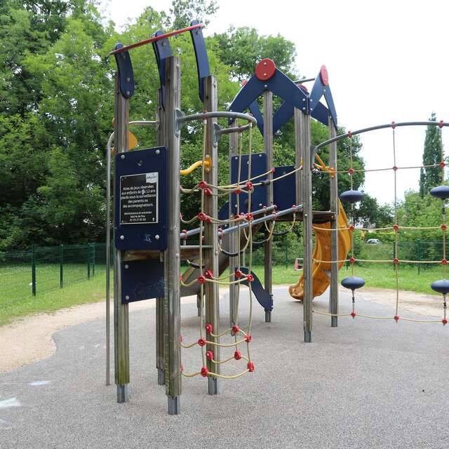 Aire de jeux-  Du Ruisseau de L' Ousse