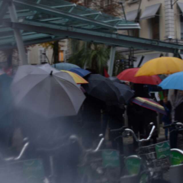 Une photographe fait le trottoir