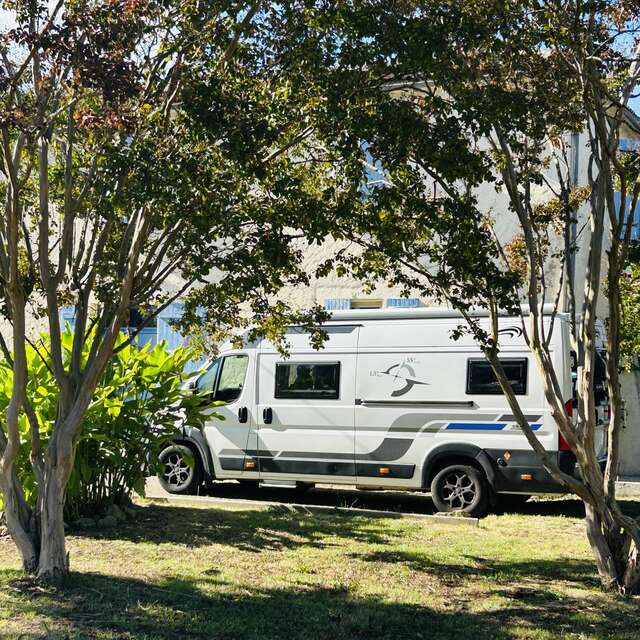 LES CONTES - AIRE DE STATIONNEMENT POUR CAMPING-CARS