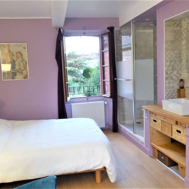 CHEZ CLAIRE