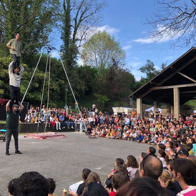 Spectacle de rue : "Habiter les vallées"