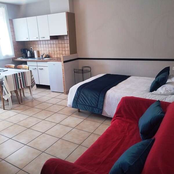 STUDIO TERRASSE LATRE LOCATION (2 EME ETAGE)