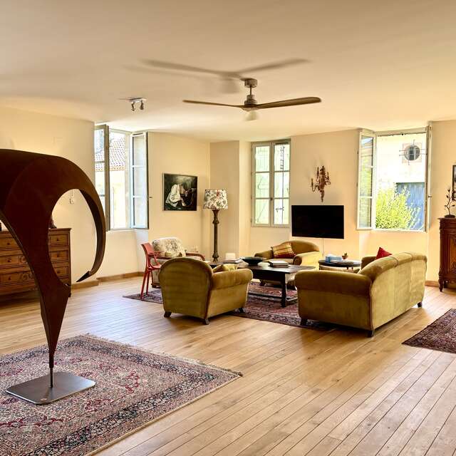 PLACE DES LILAS - RESIDENCE