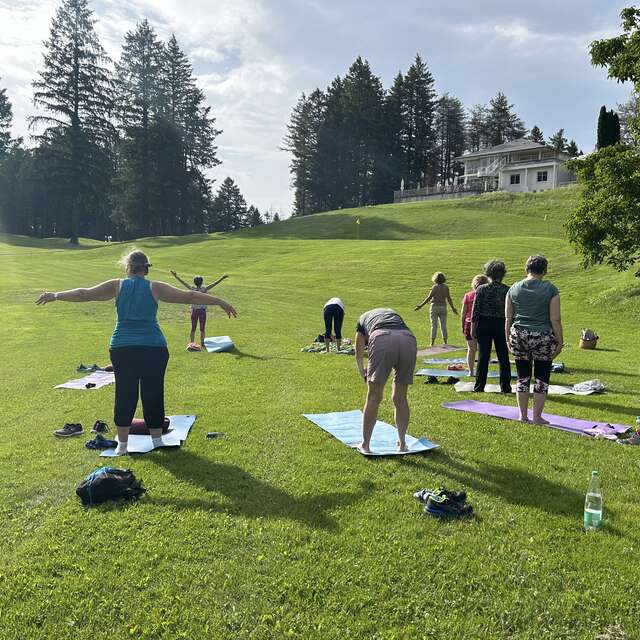 COURS DE YOGA AVEC BETTINA