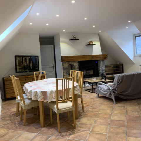 APPARTEMENT DANS MAISON