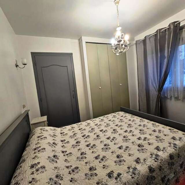 "CHEZ L'ONCLE PIERRE"