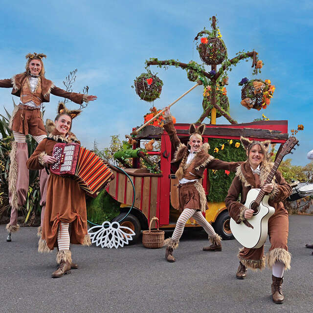 EN ATTENDANT LE PÈRE NOËL