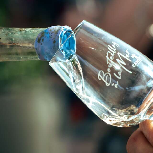 BOUTEILLES À LA MER