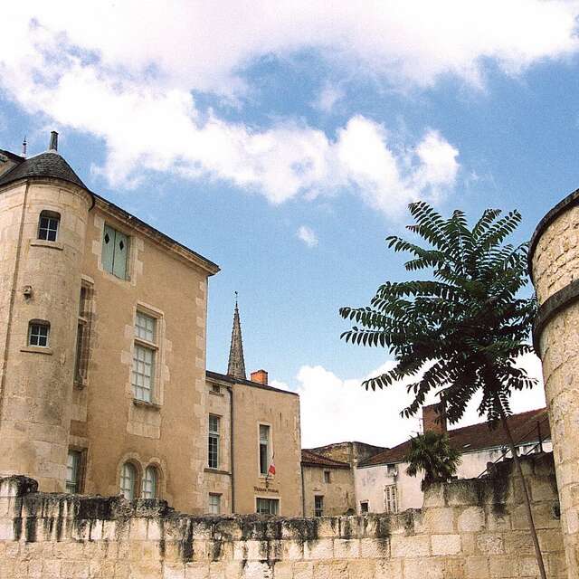 JEP - L'hôtel Gobin et la fontaine des Quatre-Tias