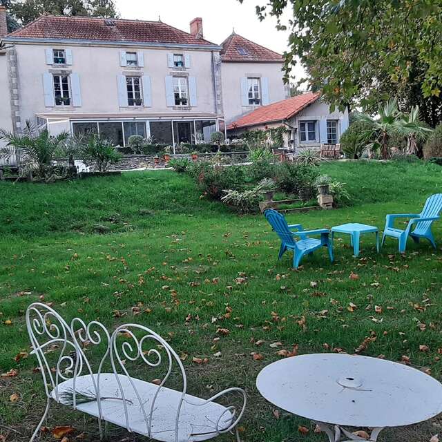 MEUBLÉ " LE PLESSIS AUX LYS"