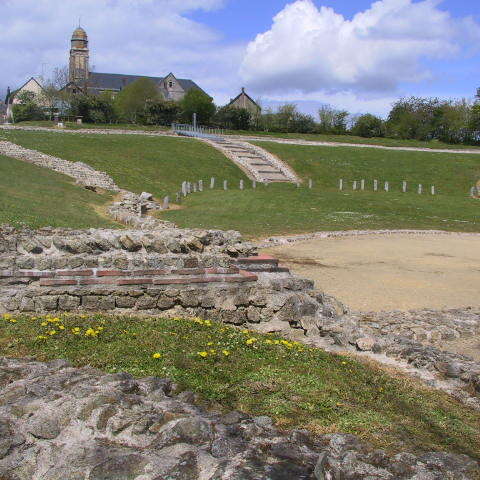 JUBLAINS - CHÂTEAUX ET ÉTANGS