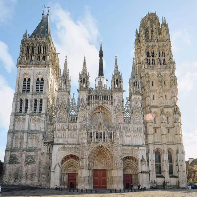 Une ville, des quartiers : Au sud de la Cathédrale : la Reconstruction