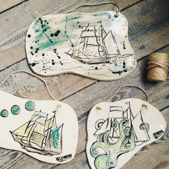 Atelier décoration sur faïence