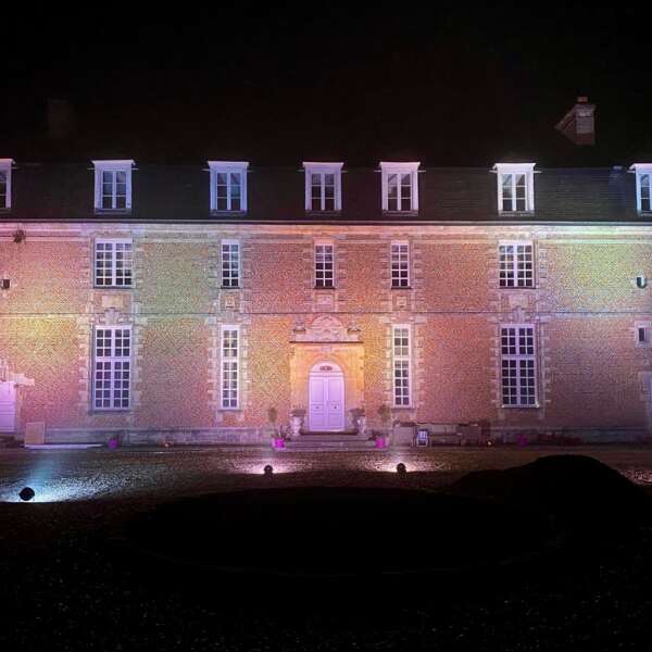 Pierres en Lumières 2025 au château d'Hougerville de COLLEVILLE
