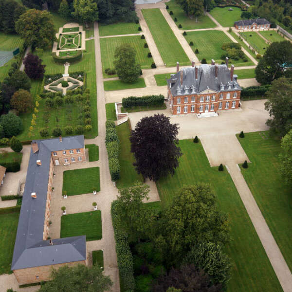 Domaine de Bois-Héroult avec son château, son parc, son Grand Commun, son Colombier
