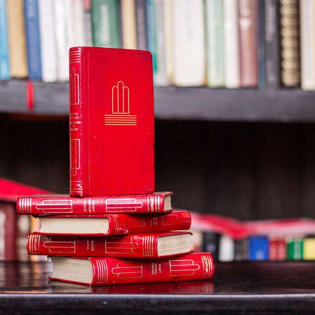 Salon du livre à la Halle aux Toiles