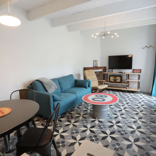 MEUBLÉ PLACE AU REPOS