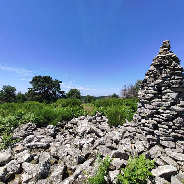 Le Puy La Besse, Les Roches Brunagéres