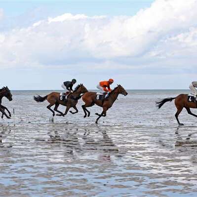 Courses hippiques sur la plage de Saint-Efflam