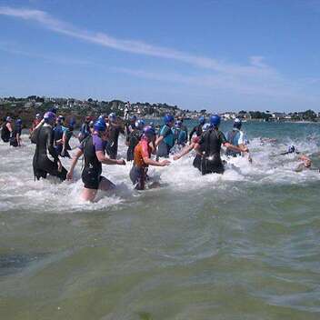 Traversée de la baie à la nage