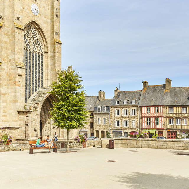 Balade dans le centre historique de Tréguier