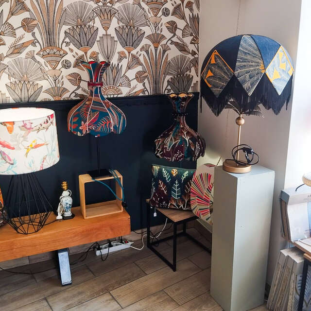 Visite guidée de la boutique-atelier de Morgane, abat-jouriste