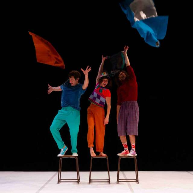 Les jambes à son cou