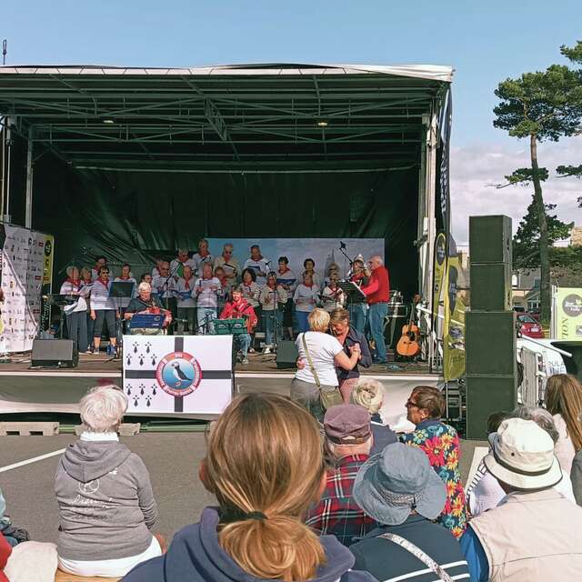« chasseurs d’écume » de l’association des plaisanciers des ports de Perros-Guirec ☘️