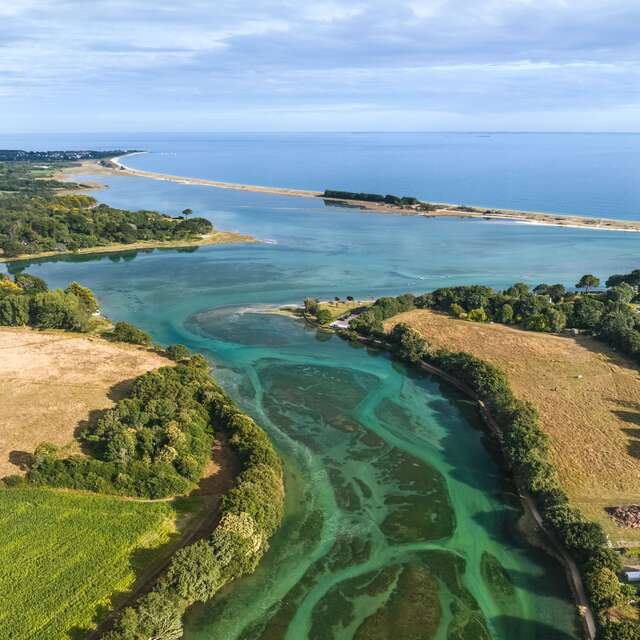 Autour de l'anse du Petit Moulin