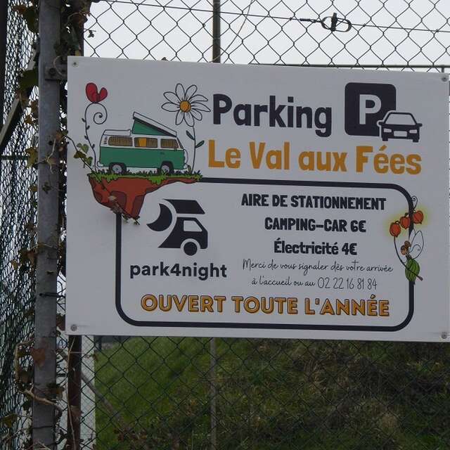 Aire du camping du Val au Fées - Concoret