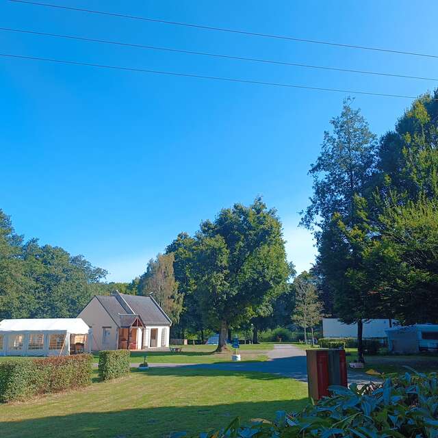 Aire de Camping-Car - camping des 3 étangs