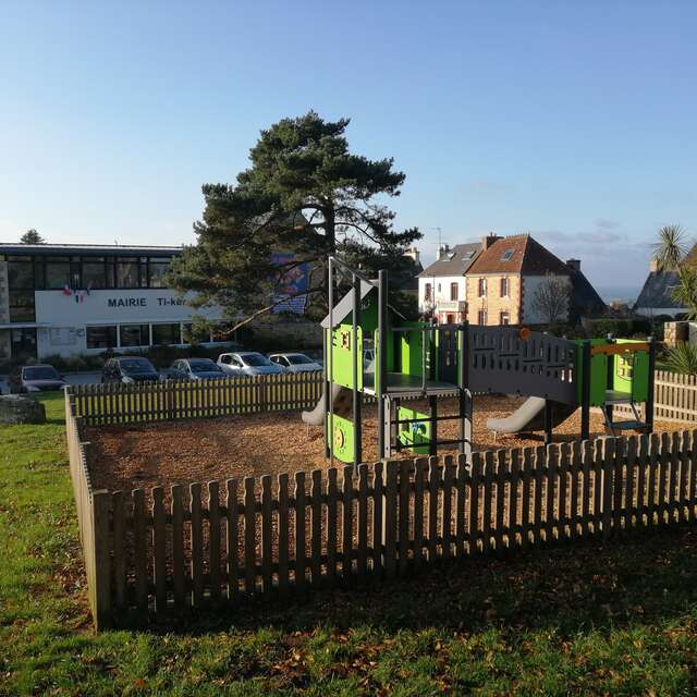 Aire de jeux près de la mairie