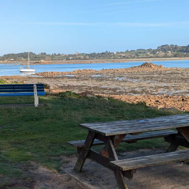 Aire du port de Bugueles
