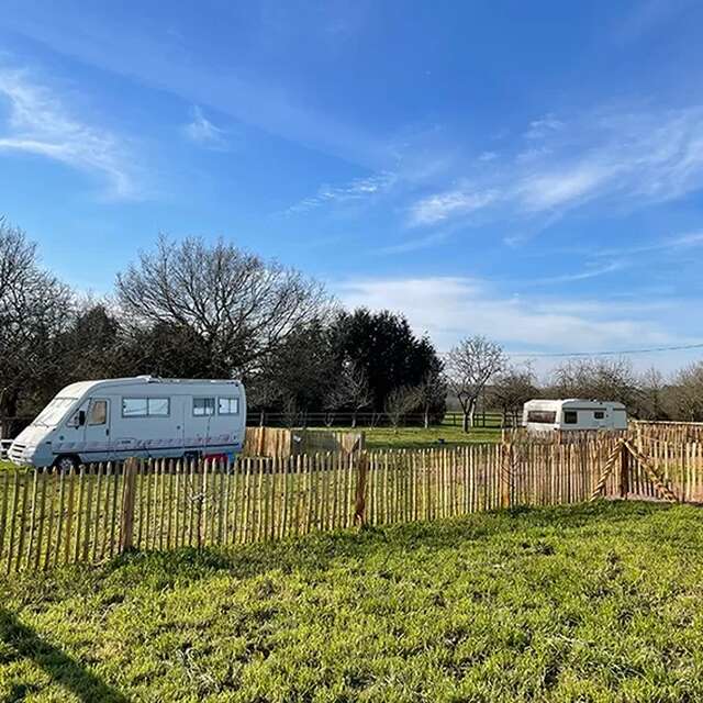 Aire de camping-cars à la ferme "Bio Cochon"