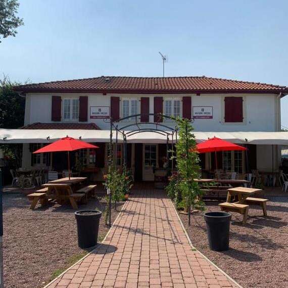 Hôtel-Restaurant - La Maison de Mézos