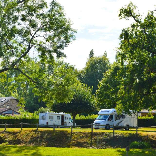 Aire d'accueil de camping-cars