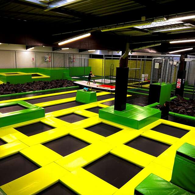 Positive Park – Trampoline, Warrior, Kid’s park & Lasergame Pau