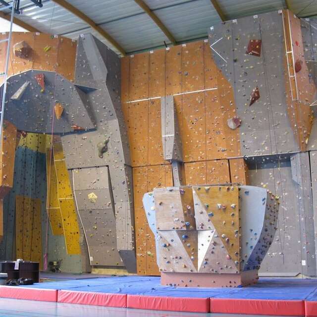Halle des Sports : Mur d'escalade