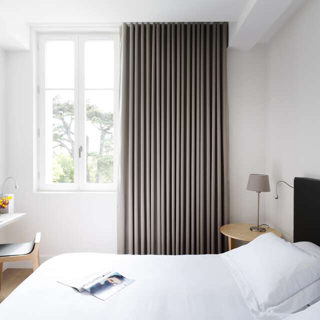 CHATEAU AUTIGNAC CHAMBRE  "LA MAURELLE"