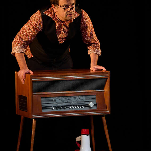 LAURENT MONTAGNE - ACCRO AUX ÉCRANS