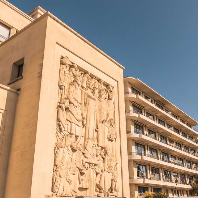 SAINT-CHARLES : DE L'HÔPITAL AUX CLINIQUES