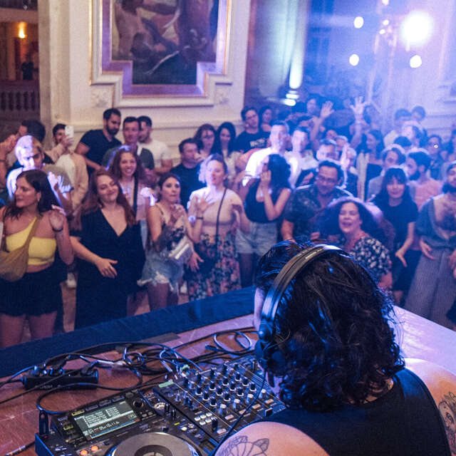 SPRING PARTY BARBARA BUTCH