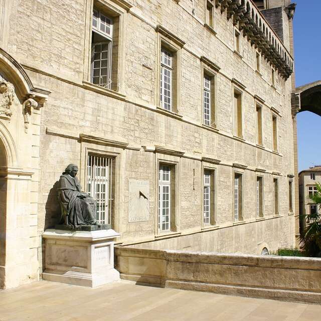 LA FACULTÉ DE MÉDECINE: UN BÂTIMENT HISTORIQUE