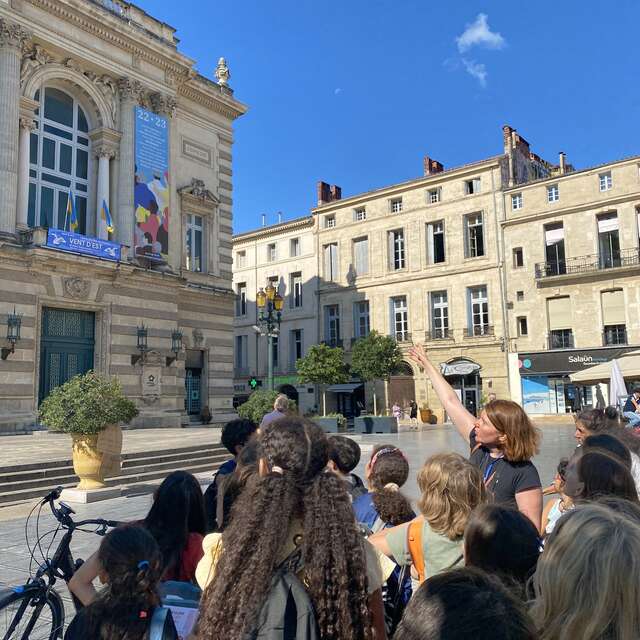 CENTRE HISTORIQUE POUR LES ENFANTS AVEC PERETTE LA MOUETTE