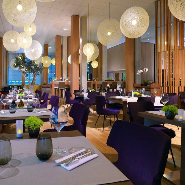 KITCHEN & BAR