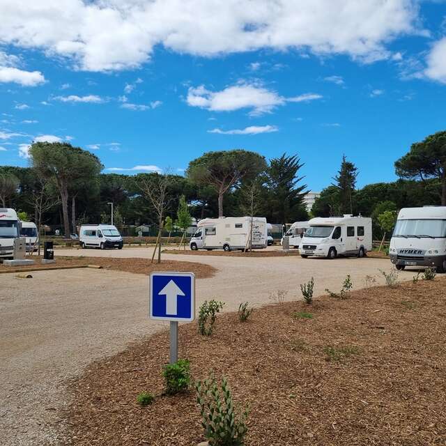 AIRE DE CAMPING-CAR