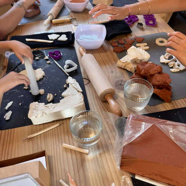 ATELIERS PEINTURE TEXTURÉE  ET ARGILE PAR "BONJOUR L'AMBIANCE" À L’OFFICE DU TOURISME