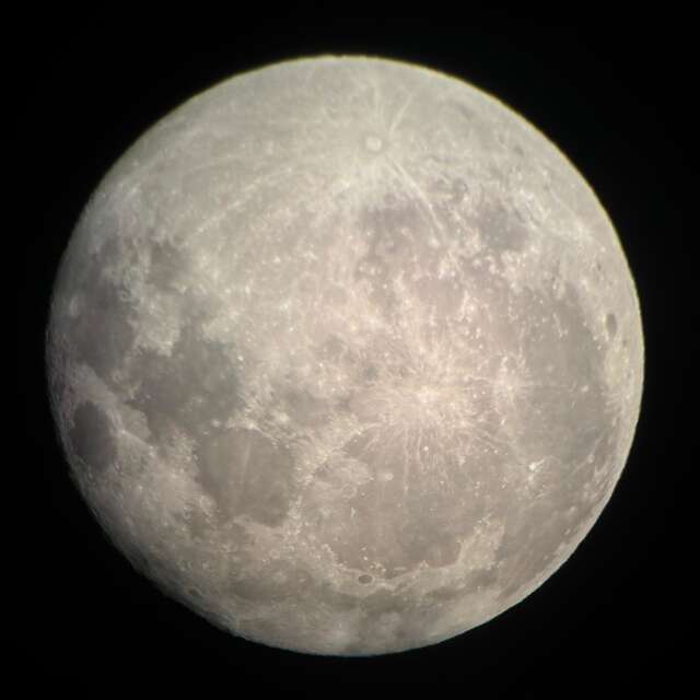 ASTRONOMIE : OBSERVATION DE LA LUNE AU TÉLESCOPE